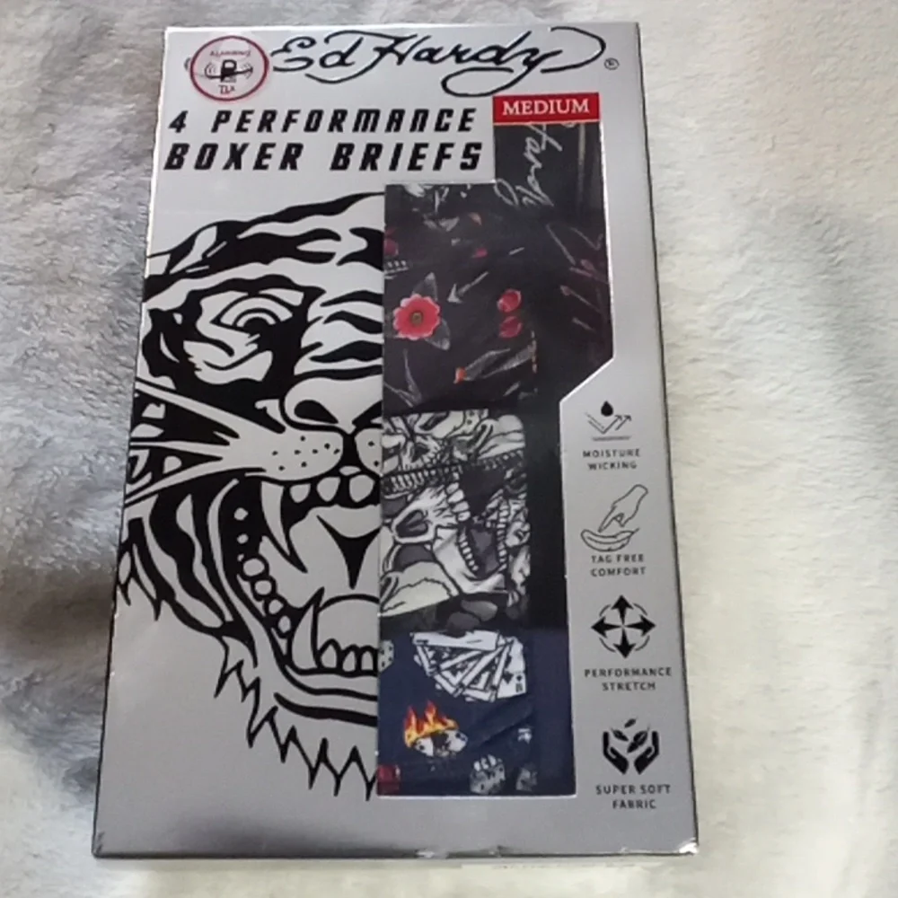 ED HARDY SET OF 3 UMBRELLA BOXER BRIEFS MEDIUM AND WALLET! ALL NEW!!!